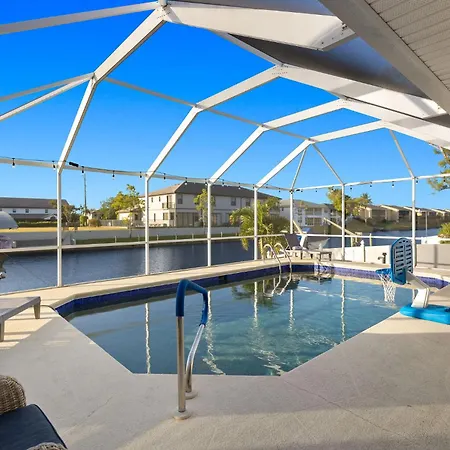 Spacious Family-Friendly Electric-Heated Pool Home With Bikes On Gulf Access Canal - Villa Nathalia